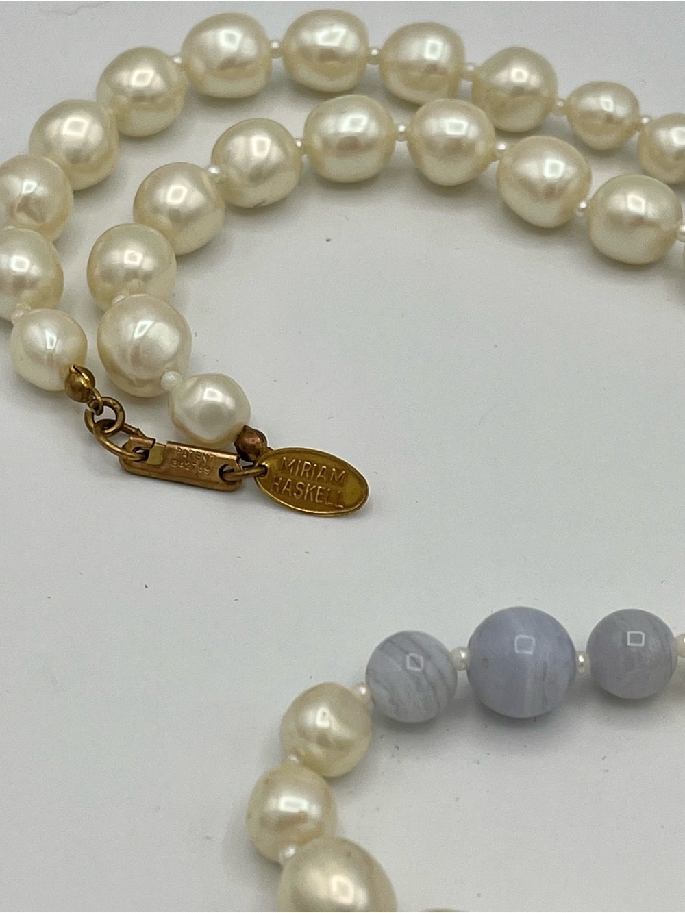 Signed Miriam Haskell 1960s Pearl & Blue Glass Necklace and Bracelet Vintage Set - Picture 4 of 5